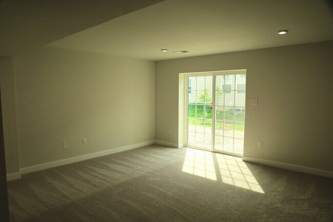 Building Photo - 1331 Darling Dr