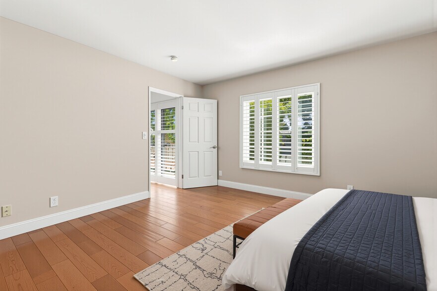 Virtually staged - main bedroom - 6638 N Clybourn Ave
