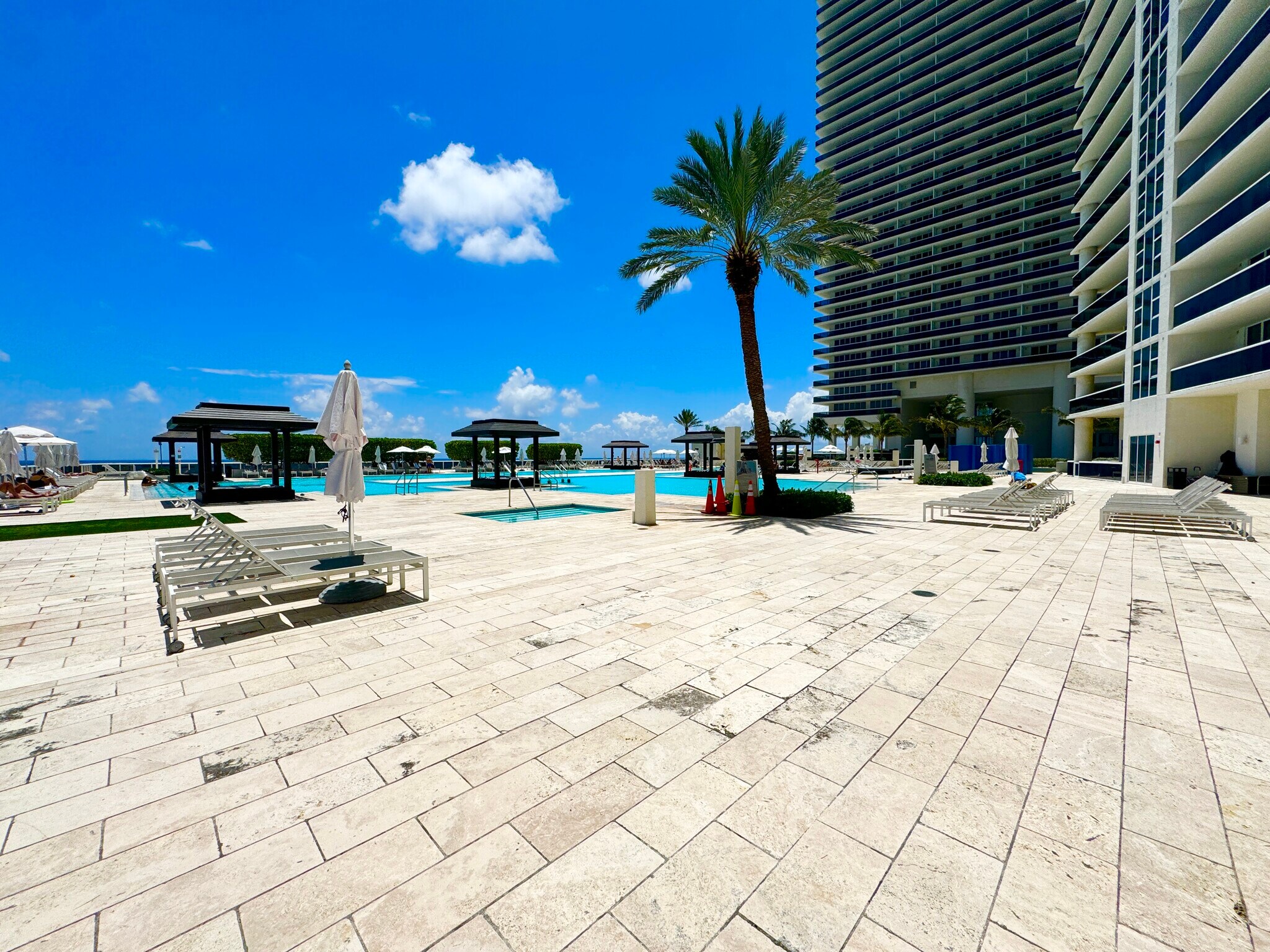 Building Photo - 1800 S Ocean Dr