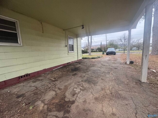 Building Photo - 1808 Oakwood Ave NE