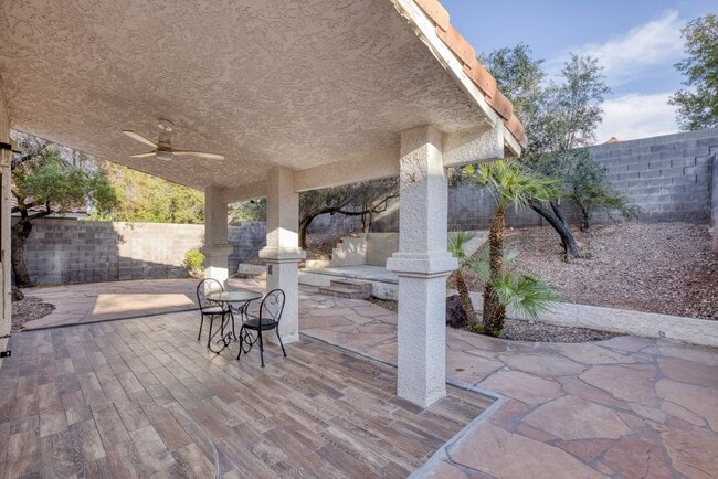 Building Photo - 2345 Potters