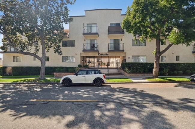 Building Photo - 421 N Kenneth Rd