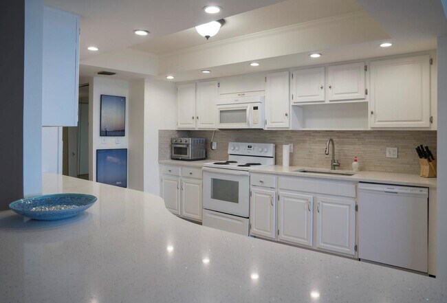 Building Photo - 1800 S Ocean Blvd