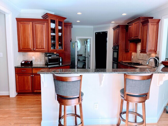 Building Photo - 3940 Grandbridge Dr