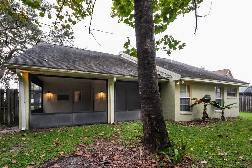 Building Photo - 711 White River Dr