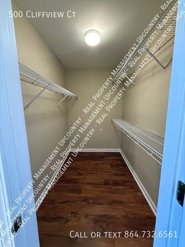 Building Photo - 500 Cliffview Ct