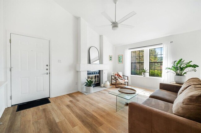 Building Photo - 4306 Bonnell Vista Cove