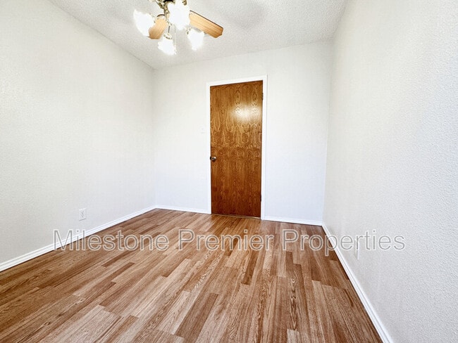 Building Photo - 2110 Oak Creek Cir