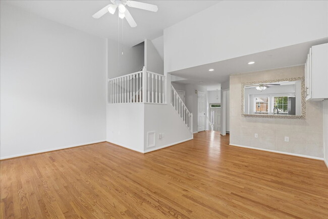 Building Photo - Welcome home to this beautifully updated and move-in-ready 3-bedroom, 3.5-bath townhouse