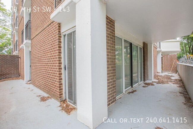 Building Photo - 700 7th St SW