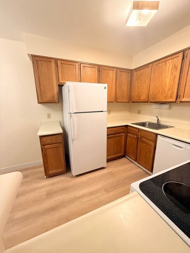 Building Photo - 2BR/2BA | Newly Renovated Condo| Nice views of grassy area | Community Pool!