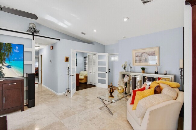 Building Photo - 7076 Middlebury Dr