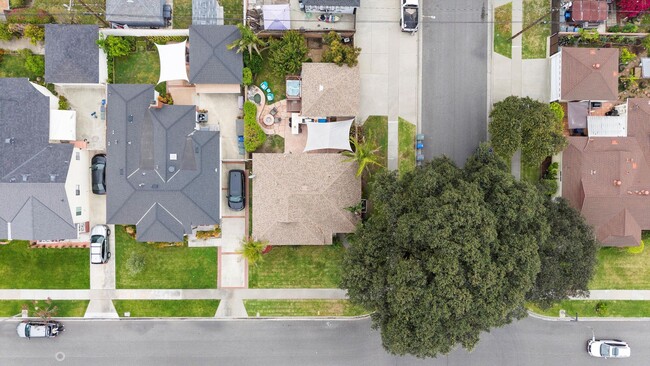 Building Photo - Beautiful Summer Home | Gorgoeus Yard | 3-...