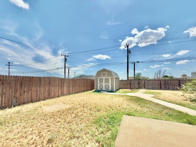 Building Photo - Rental