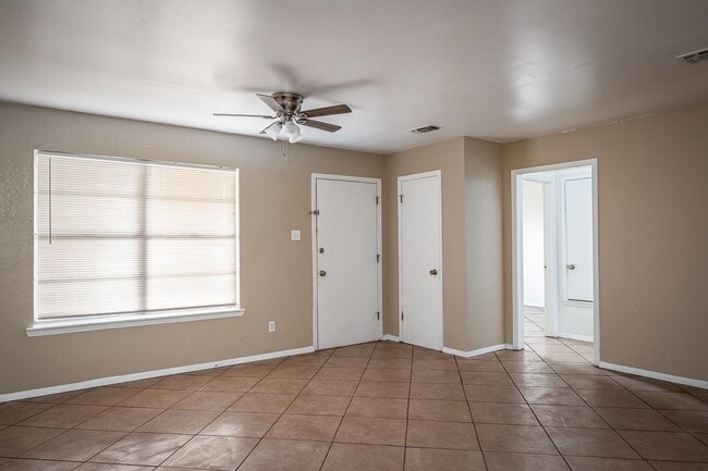 Building Photo - 100 Shannon Cir