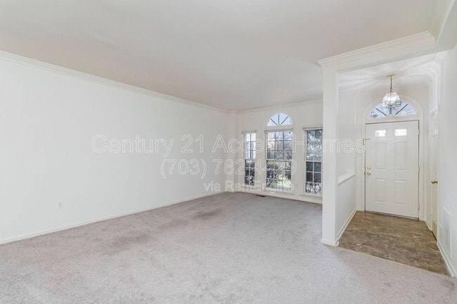 Building Photo - 6143 Summer Park Ln