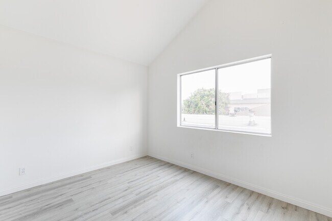 Building Photo - 2452 S Centinela Ave