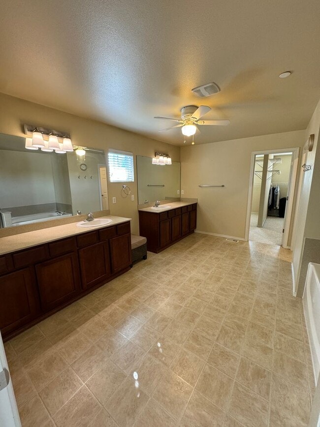 Building Photo - 1175 Swan Loop