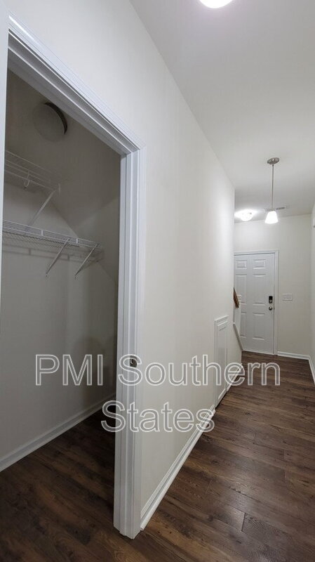 Building Photo - 31 Moorlyn Ln