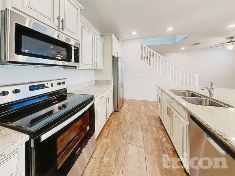 Building Photo - 11690 N 166th Dr