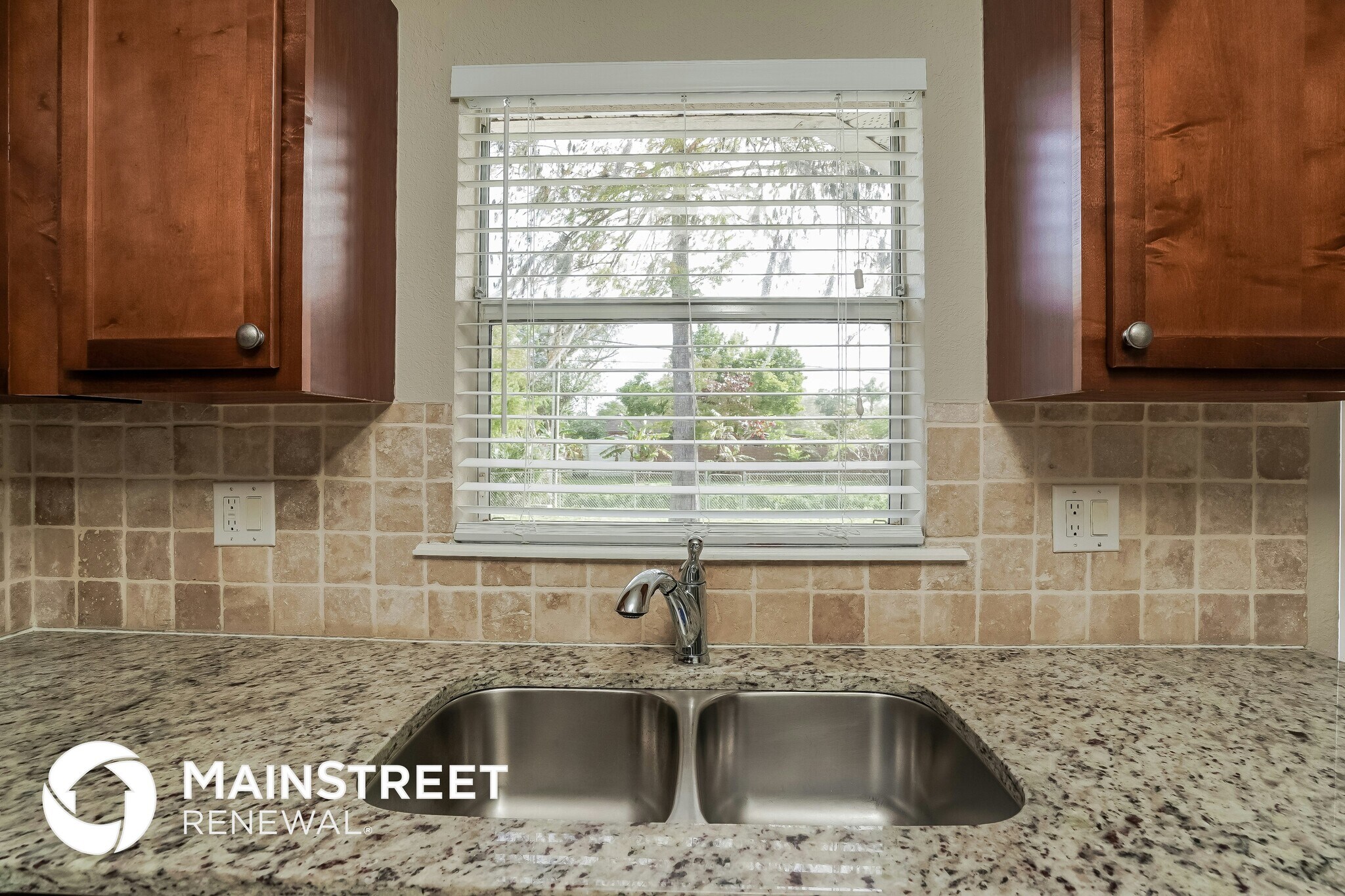 Building Photo - 2510 Barcelona Ave