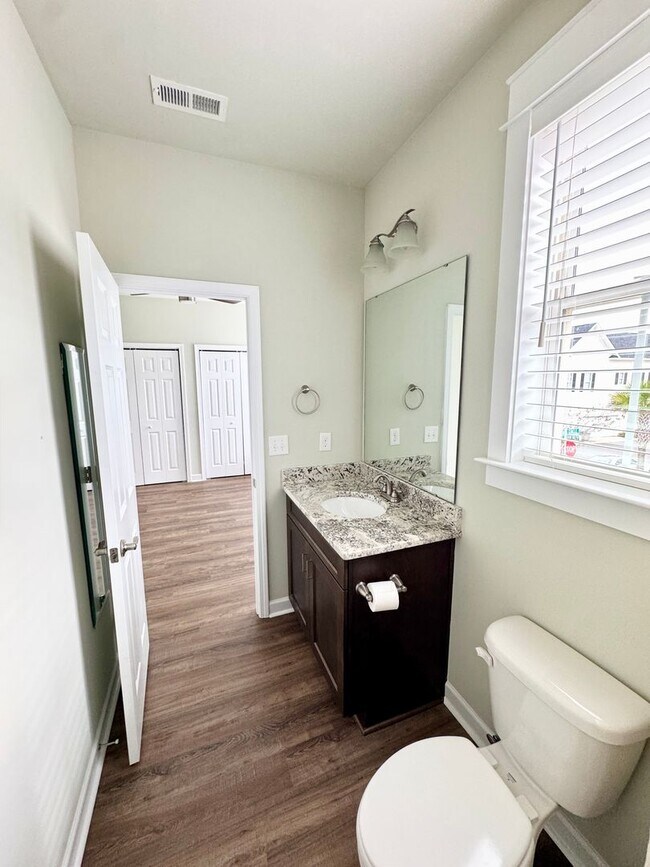 Building Photo - Upscale Townhome in Market Common! MOVE-IN READY!