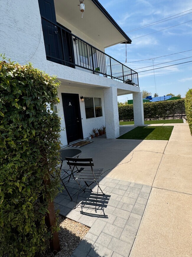 Building Photo - 366 N Delaware St