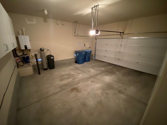 Building Photo - Wonderful 4 bed/2.5 bath home located in the NW area of Las Vegas