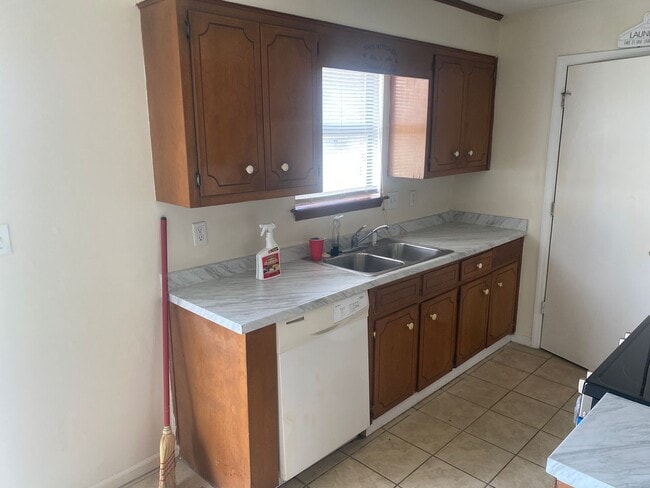 Building Photo - 2501 Tara Heights Cir