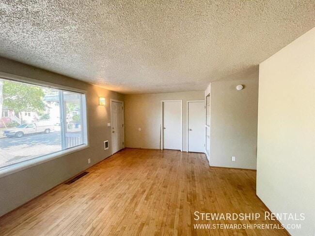 Building Photo - 1389 Ferry St