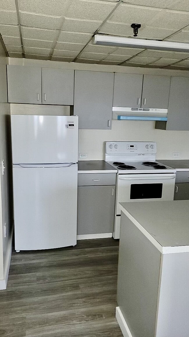 407 Kitchen pic 2 - Hospital Plaza