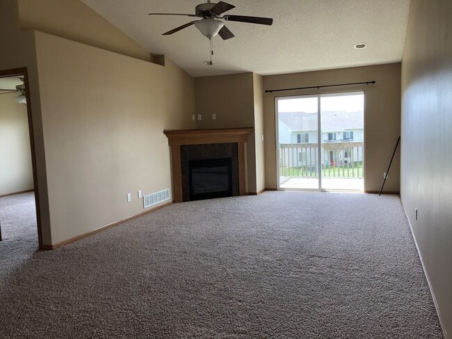 Building Photo - 1805 Goose Lake Cir