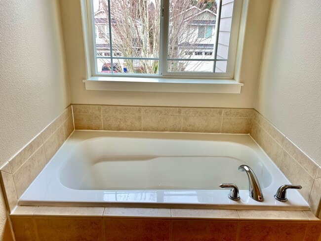 Building Photo - DON'T MISS THIS ONE...  - Quiet, 4 bedroom...