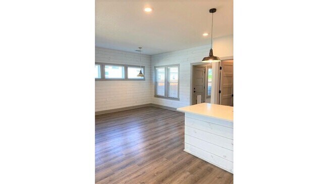 Building Photo - 405 Carneros Dr