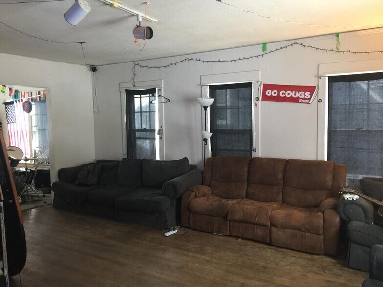 Building Photo - 1035 NE Monroe St