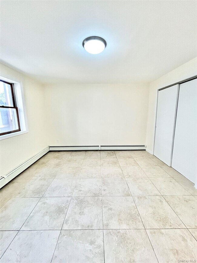 Building Photo - 164 Rossiter Ave
