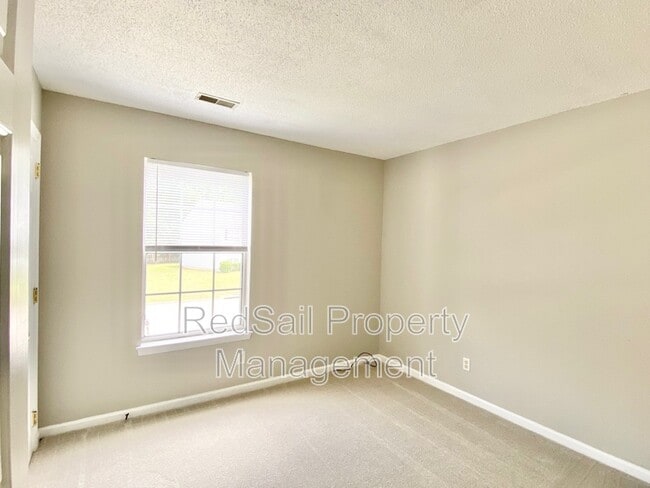 Building Photo - 815 Chapin Wood Dr