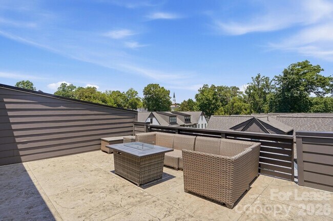 Building Photo - 2428 Runnymede Ln