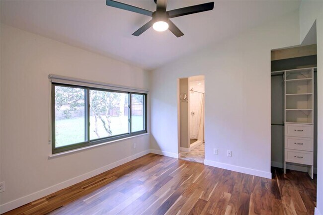Building Photo - 11813 Highland Oaks Trail
