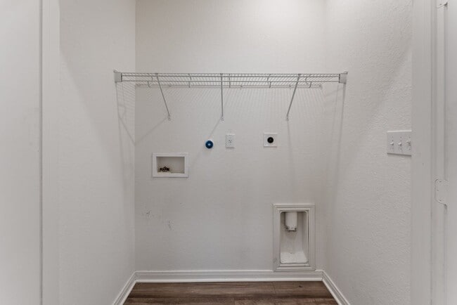 Building Photo - 6032 Pearl Mdw