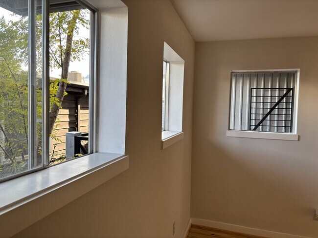 Building Photo - 2909 Albany St