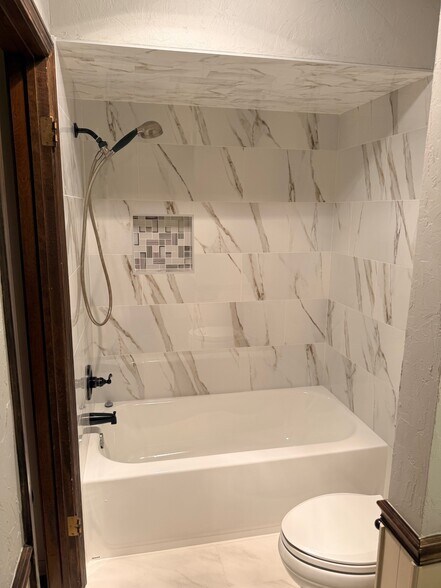 Building Photo - 1820 Windhill Ave