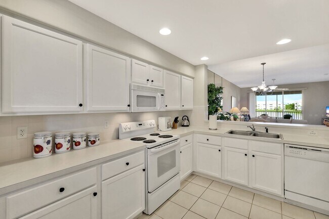 Building Photo - 17040 Willowcrest Way