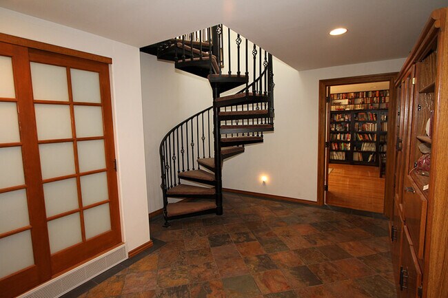 Building Photo - 5970 W 79th St