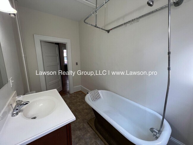 Building Photo - 1625 Westover Ave SW
