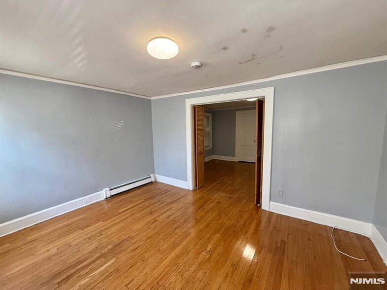 Building Photo - 122 Cross St