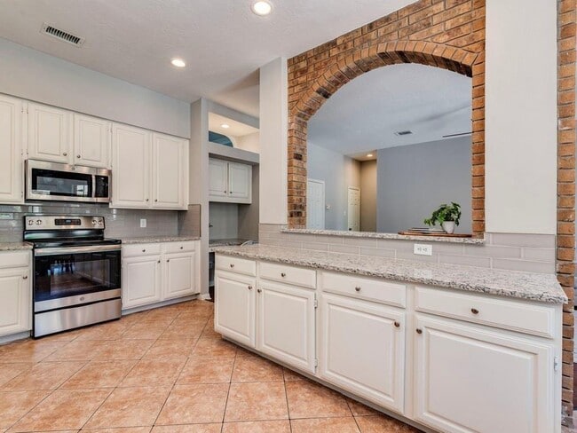 Building Photo - 1104 Quail Ln