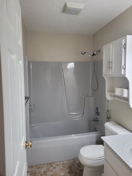 Building Photo - 1405 Karr Ln