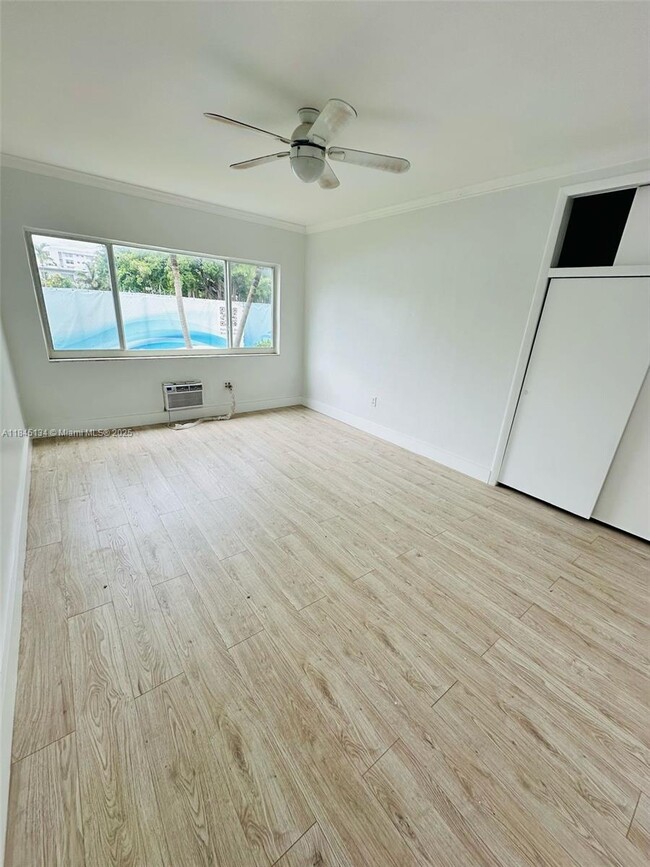 Building Photo - 9281 W Bay Harbor Dr