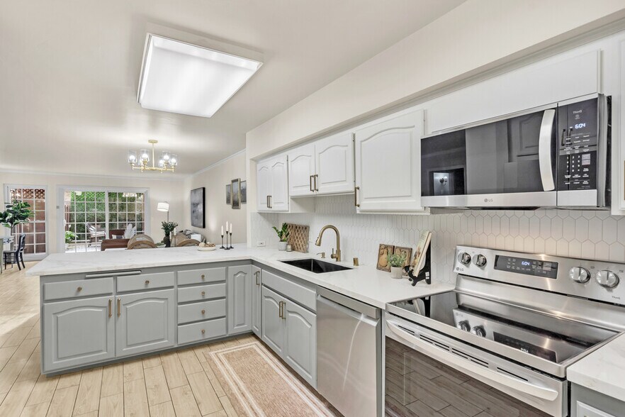 Upgraded Kitchen - 2600 Torrey Pines Rd